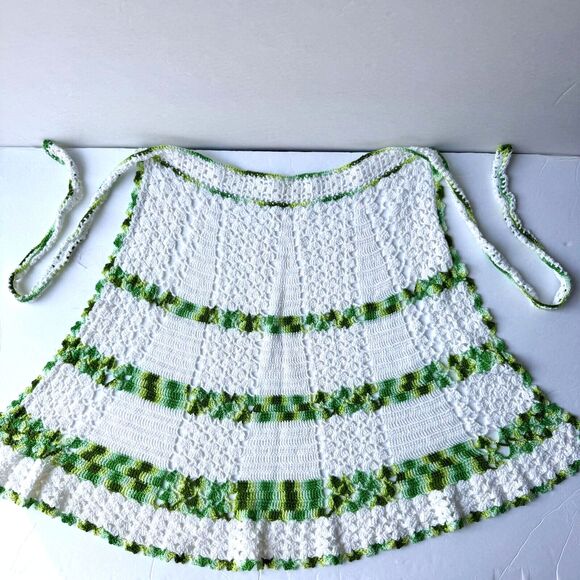 Vtg Crochet Apron Variegated Greens White OSFM Handmade Giftable Half Apron EUC - Picture 2 of 8